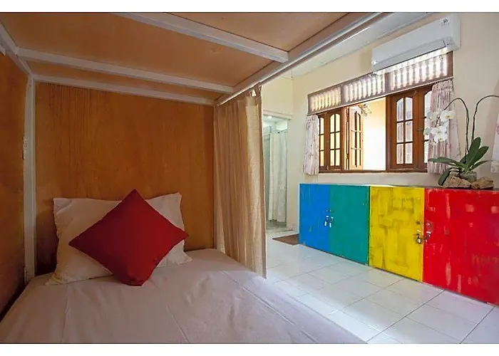 Nushe & Hostel Batununggul